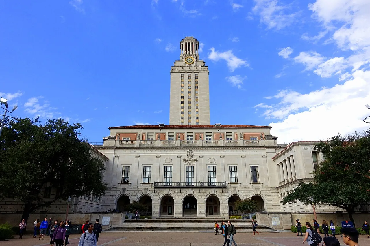 Main Building tower of the University of Texas at Austin