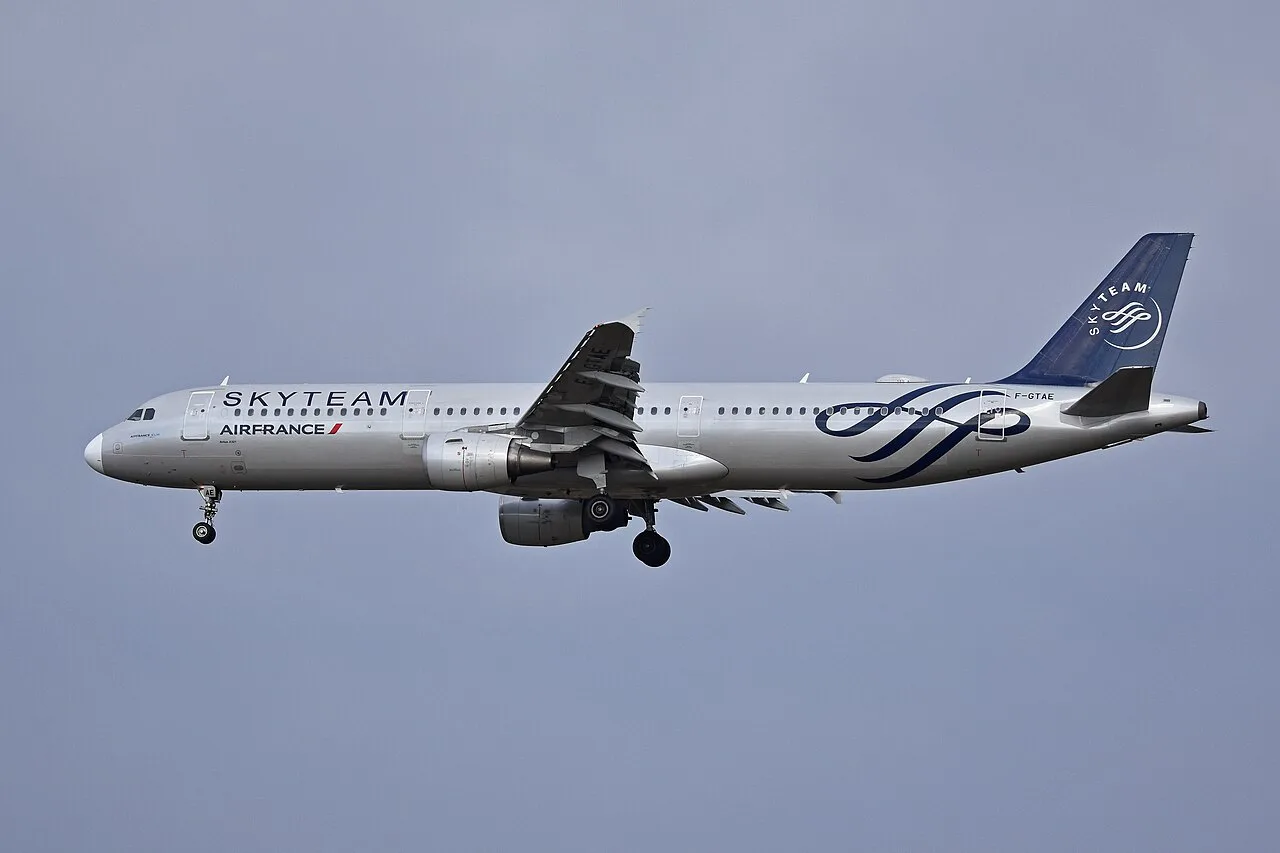 Air France Airbus A321 aircraft in SkyTeam livery.