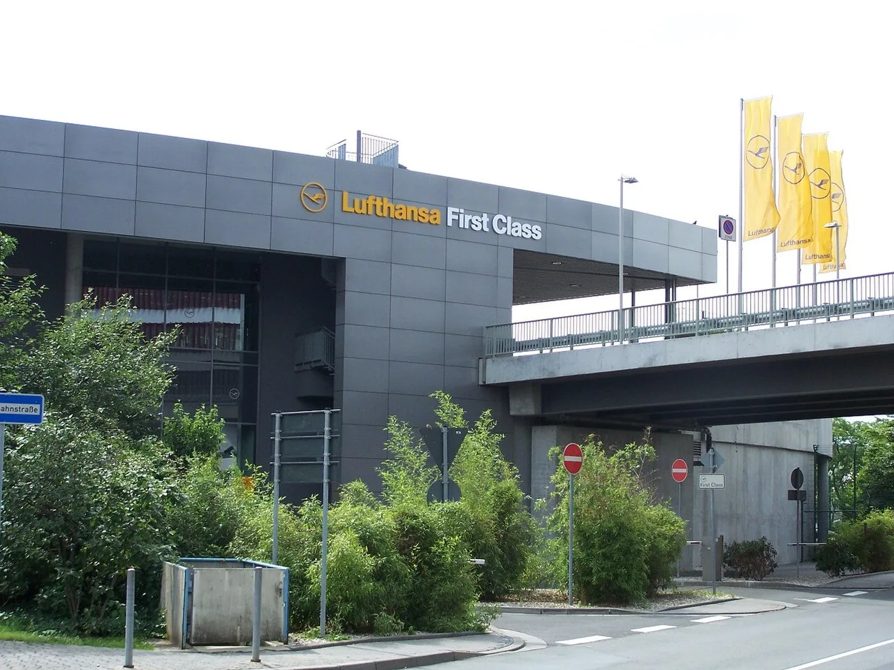 Lufthansa First Class Terminal Frankfurt — representative premium ground experience near Mainz and FRA.